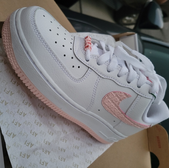 Nike Air Force 1 ‘07 Valentines Day 2022 - Picture 4 of 15